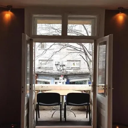 Hostel Deluxe In The Middle Of The Downtown Sofia