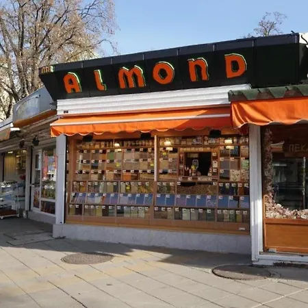 Deluxe In The Middle Of The Downtown